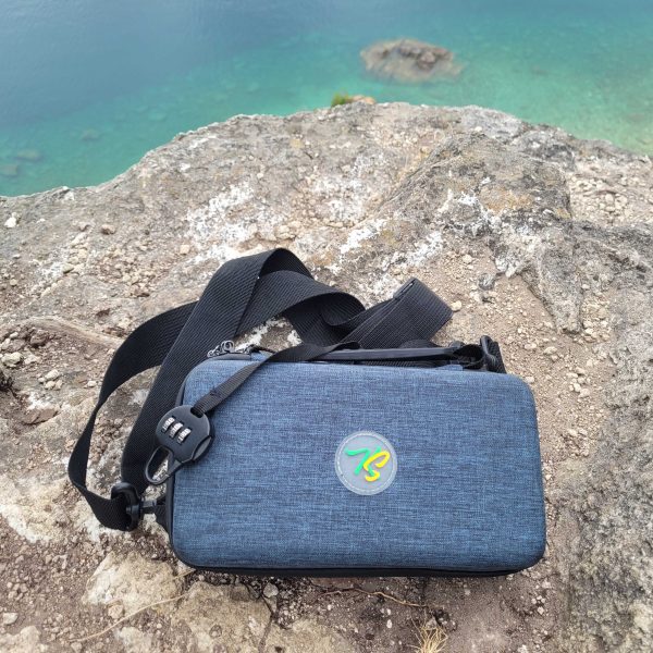 Essential Rolling Kit - Smell proof & lockable pouch with grinder, rolling paper and tray + lid - Image 4
