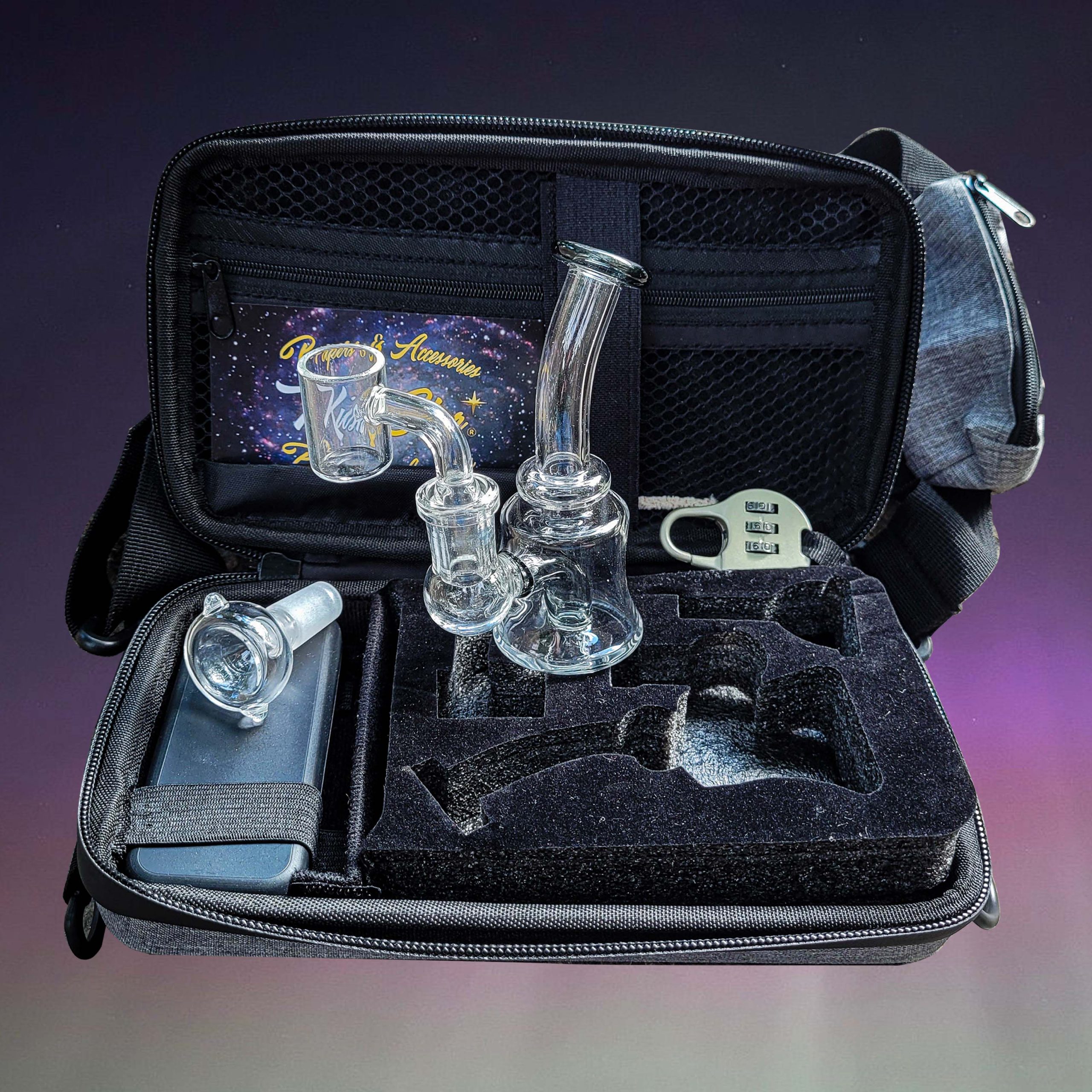 Deluxe Glass Kit - Include a bong, a flower bowl and a dab banger into a smell proof and lockable pouch