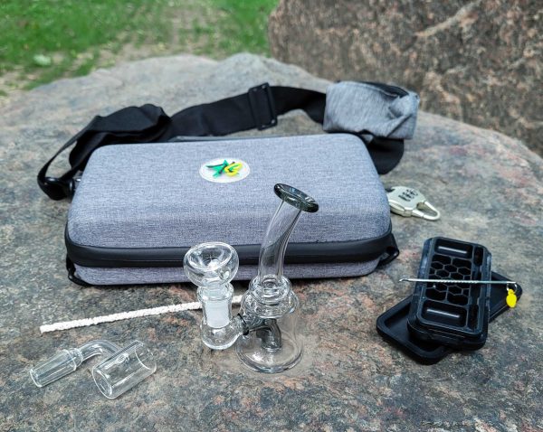Deluxe Glass Kit - Include a bong, a flower bowl and a dab banger into a smell proof and lockable pouch - Image 5